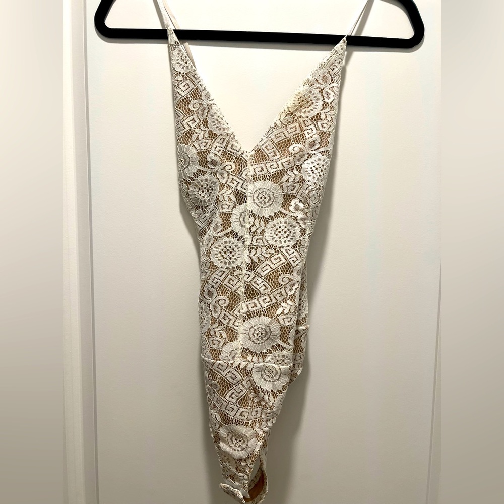 Bodysuit lace